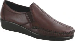 SAS Women's Dream 9 SAS Women's Dream -Englins Fine Footwear sas womens dream wine 2250 010 58458.1540219280